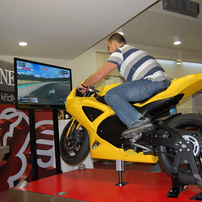 Simulátory a trenažéry