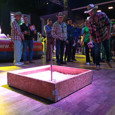 Hod podkovou  - western