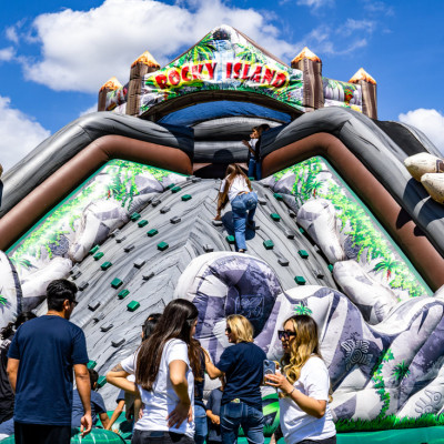 Horolezecká stěna se skluzavkou Rocky Island
