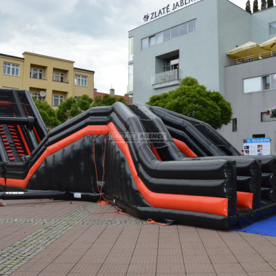 Překážková dráha Wipe Out Extreme Run