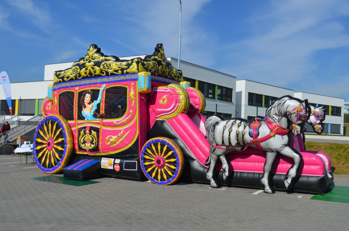 pronajem-atrakce-hrad-princeznovky kocar-pohadka