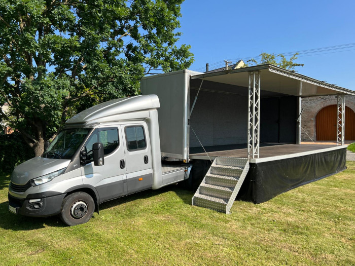 pronájem podium 8x4m