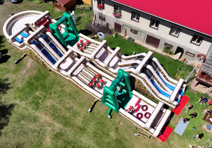 obří překážková dráha největší půjčovna