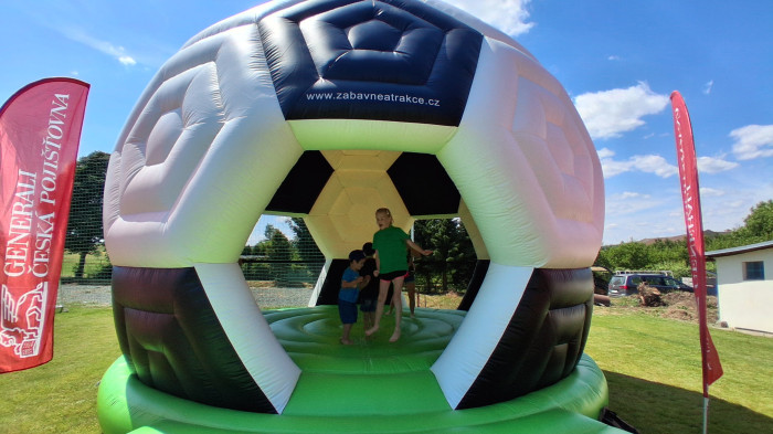 atrakce fotbal pronájem obřího nafukovacího míče