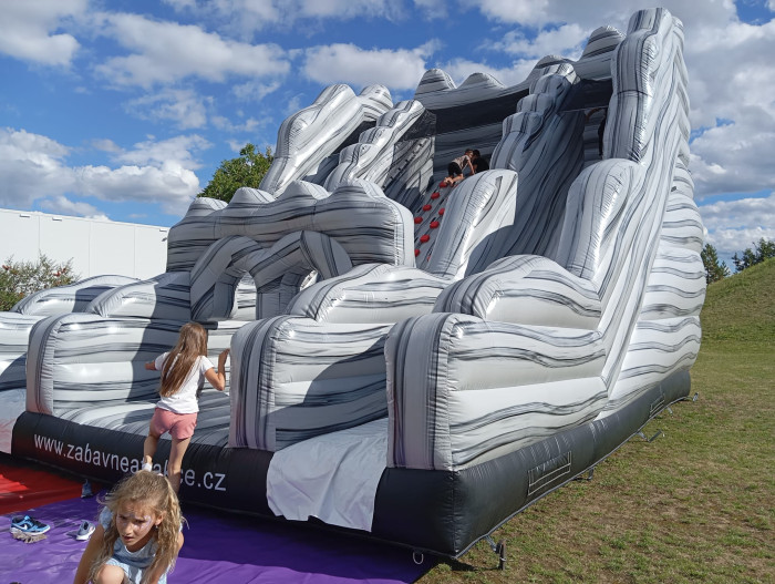 půjčovna nafukovací horolezecké stěny