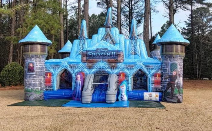 skakaci hrad pronajem