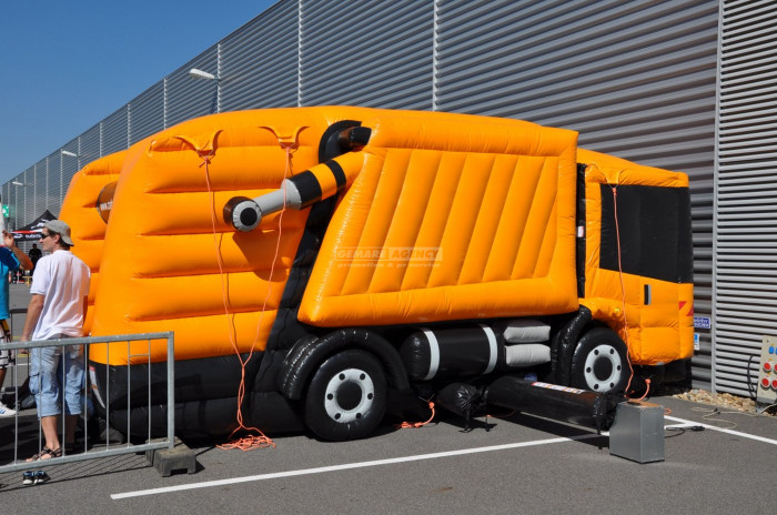 skakaci-hrad-popelarske-auto-family-day