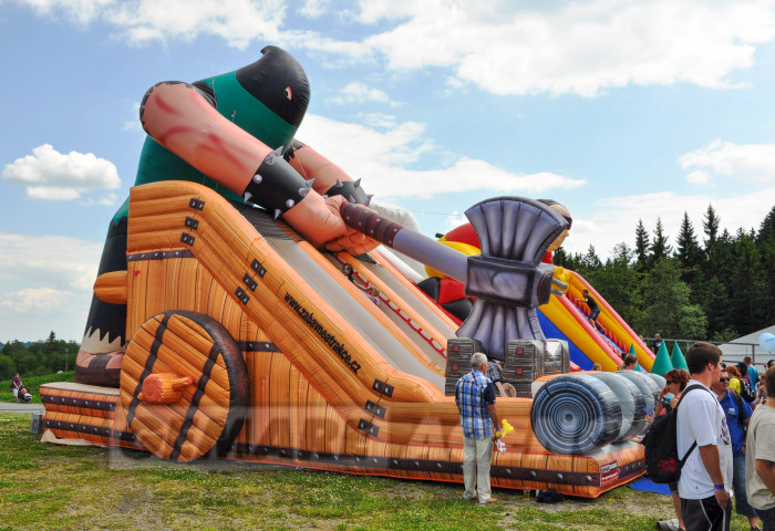 nafukovaci-skluzavka-praha