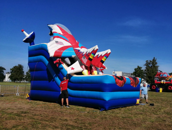 půjčovna nafukovacích skluzavek letadlo