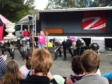 podium na městské slavnosti