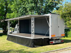 podium na obecní slavnosti