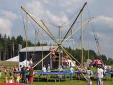 bungee-trampolina-detsky-den