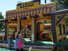 skákací hrad indiáni