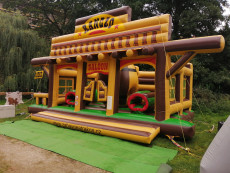 Westernová nafukovací atrakce pro děti