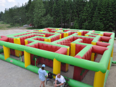 nafukovací bludiště