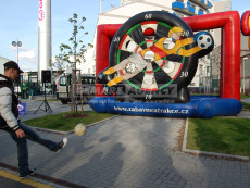 Brankář k pronájmu