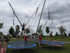 bungee trampolíny obří