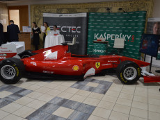 pronájem závodního simulátoru formule