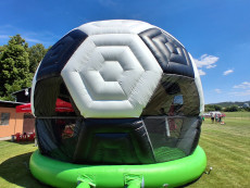 půjčení skákacího hradu fotbalový míč