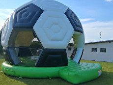 Nafukovací atrakce pro fotbalisty