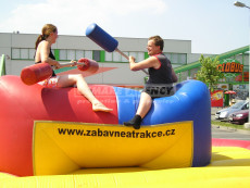 pronajem-atrakce-gladiátor-sraž-ho!