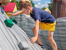 nafukovací horolezecká stěna na teambuilding