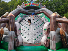 Pronájem nafukovací horolezecké stěny se skluzavkou