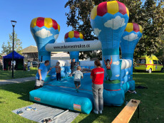 Pronájem skákacího hradu letadlo