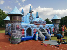 Pronájem hrad se skluzavkou