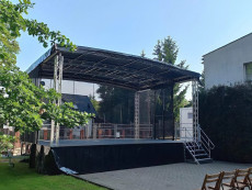 zapujčení podia 8 x 6 m