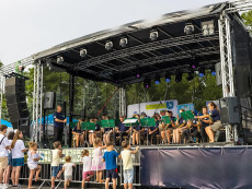 pronájem podium na přívěsu 8 x 6