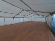 podlaha do partystanu