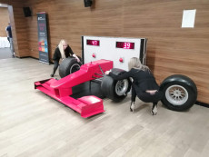 Pronájem automotive atrakce na Vánoční večírek