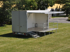 mobilní podium k pronájmu