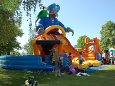 Pronájem nafukovací atrakce překážková dráha piráti