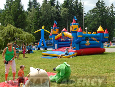 pronajem-skakaciho-hradu