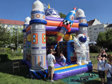 Pronájem skákacího hradu kosmonaut