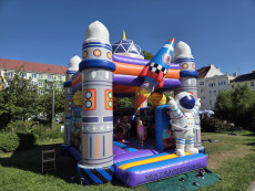 půjčovna Hrad vesmír