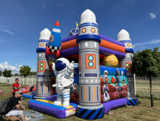 Pronájem skákacího hradu Kosmonaut