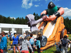 nafukovaci-skluzavka-na-detsky-den-praha