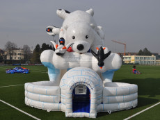 zimni-nafukovaci-atrakce