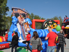 skluzavka-detsky-den