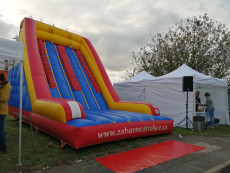 půjčovna soutěžní nafukovací atrakce žebřík siláků